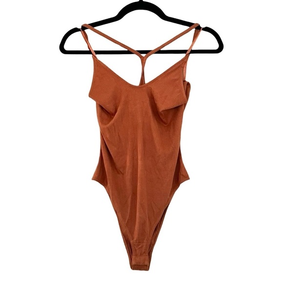 NWT AVEC LES FILLES Ribbed Key Hole One Piece Bodysuit in Lava Rock Sz M - Picture 2 of 5